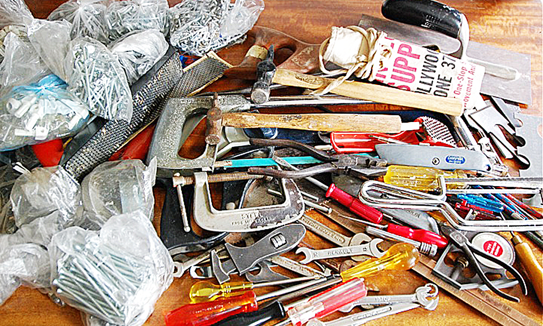 Handyman_tools_on_table